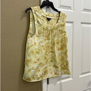 Talbots beautiful yellow floral blouse, pleated collar size S